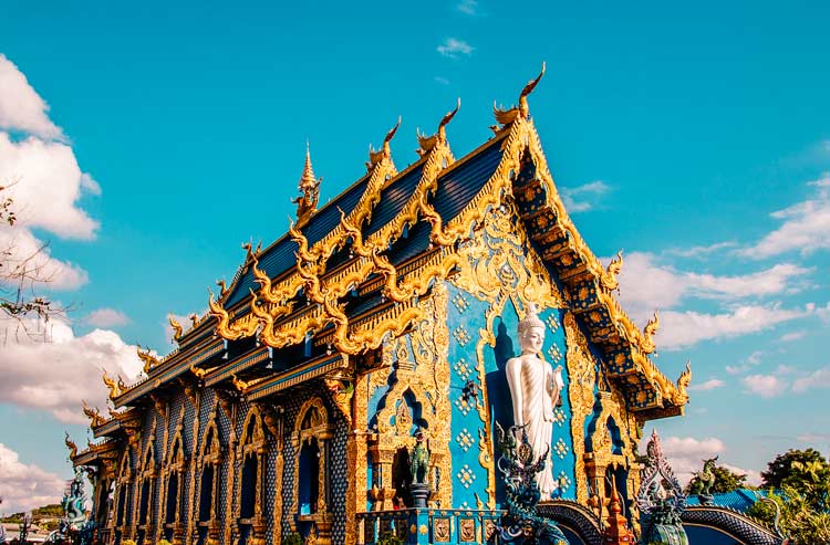 Wat rong suea ten -Blue temple Chiang Rai